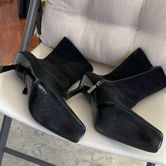 Very elegant , BRUNO MAGLI BOOTS. Black suede. Worn once. - Picture 4 of 4